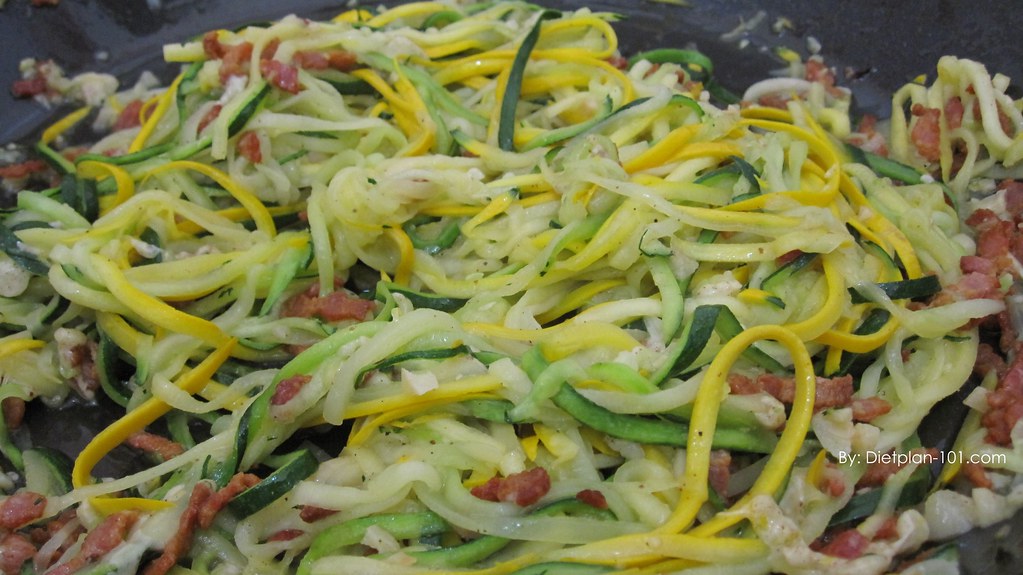 Abobrinha fatiada pronta para um preparo culinário